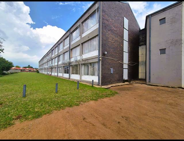 2 BEDROOM FLAT FOR SALE IN THREE RIVERS
